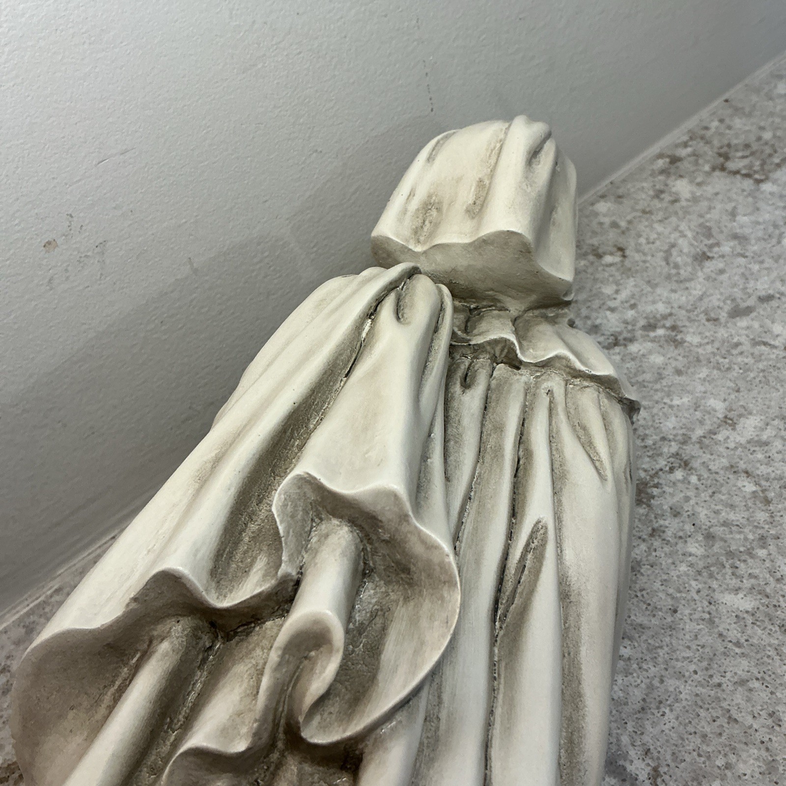 French Pleurant Statue Weeper Gardengoyle Design Toscano Suriel 11”