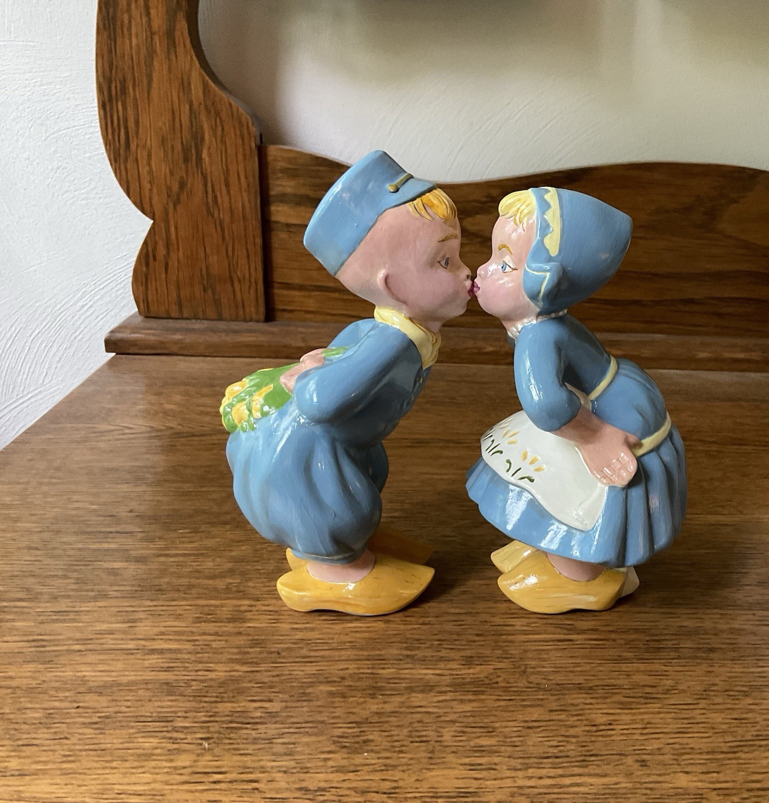 Hand Painted Ceramic Holland Delft Style Dutch Kissing Boy and Girl