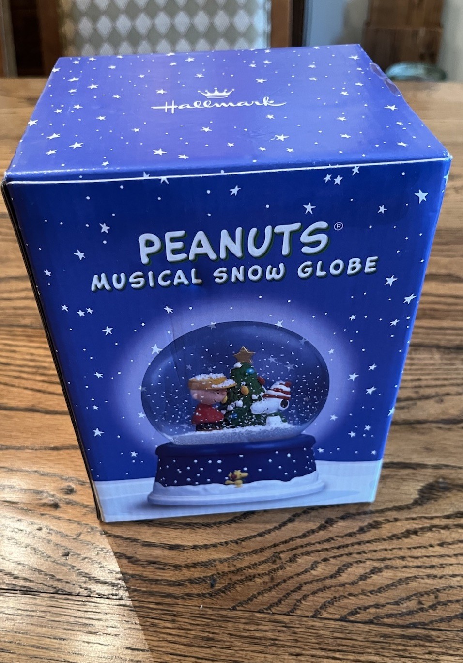 Hallmark Peanuts 50th, Xmas Musical Snow Globe Theme Song Charlie Brown Snoopy