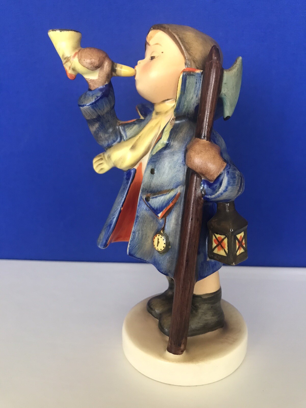 Hear Ye, Hear Ye #15/0 – TMK2-6 1/8″ tall-Left Hand Variant-Goebel Hummel – MINT