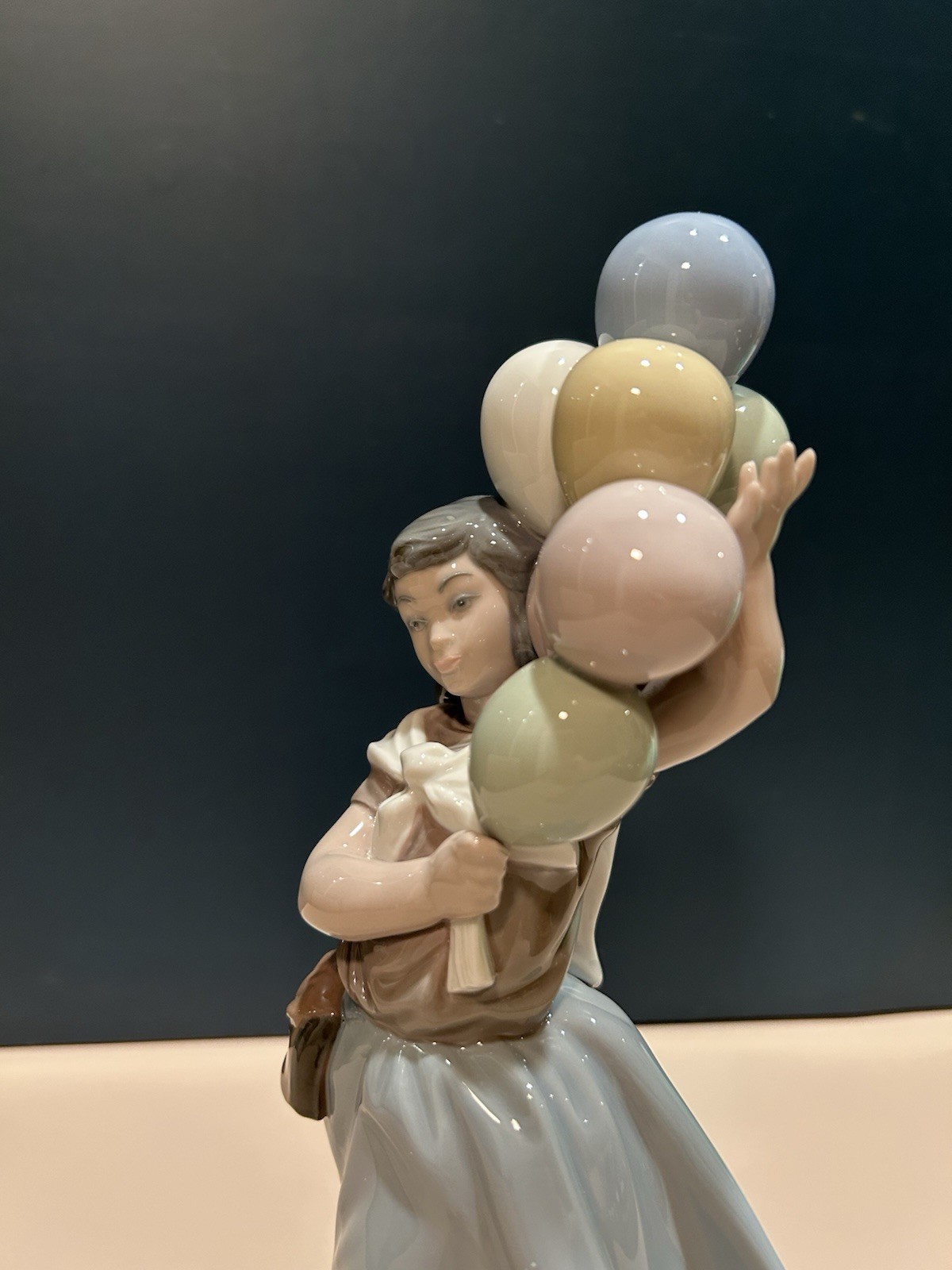 Lladro 5141 “Girl with Balloons” Figurine by José Roig Porcelain Spain| Retired