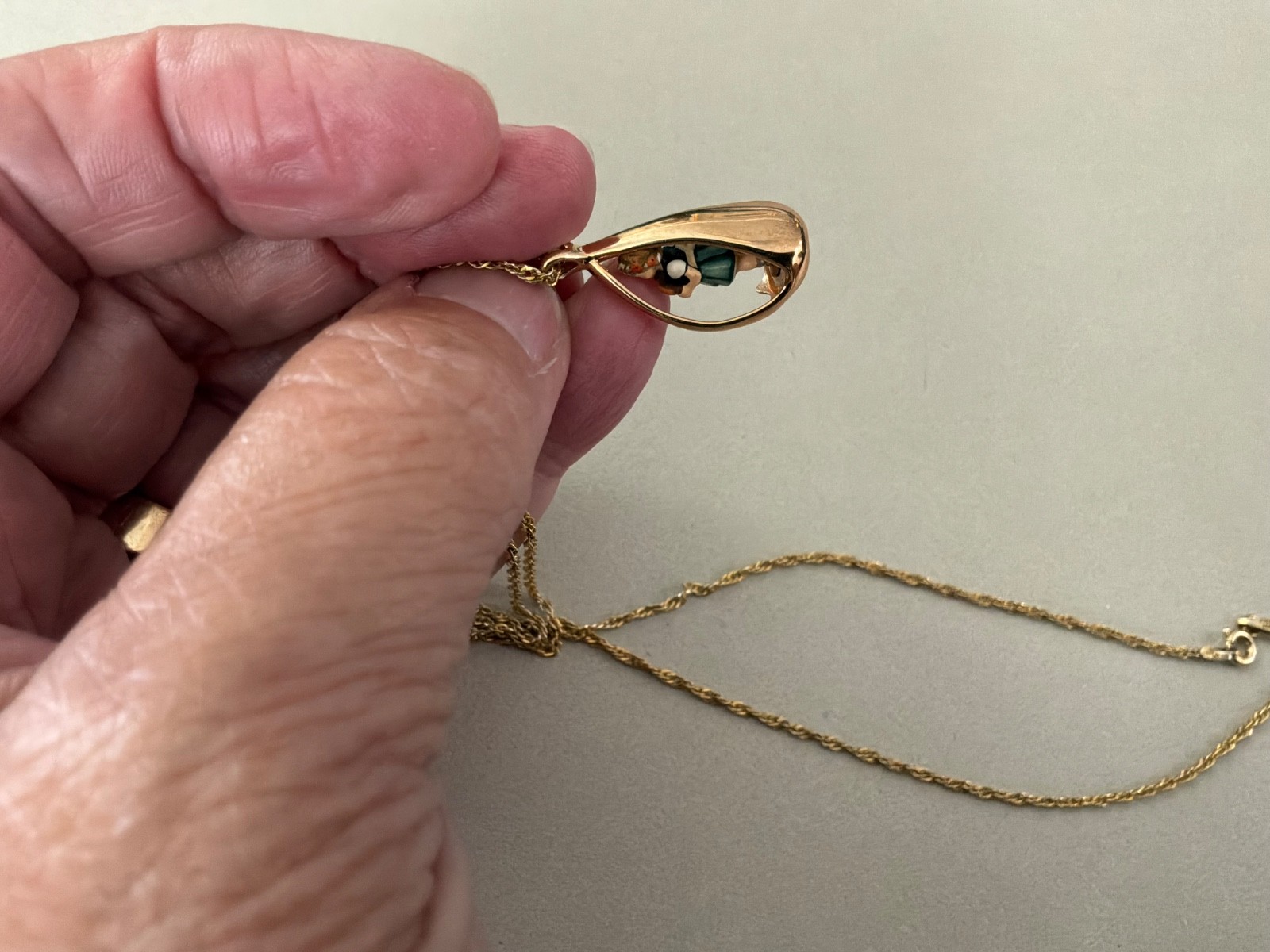 VTG Goebel Miniatures By Olszewski Goebel Collector’s Club Pendant Necklace 1982