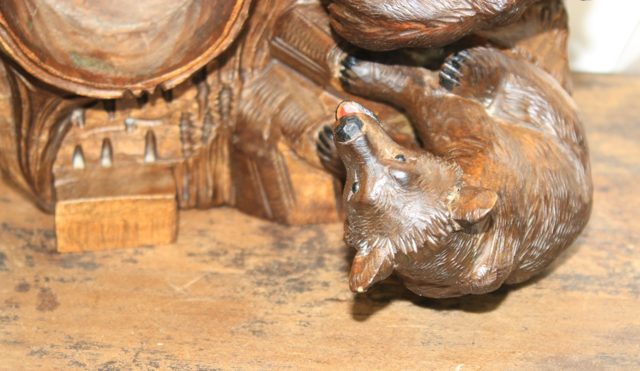 Vintage BLACK FOREST Mother BEAR and cub CARVED WOOD ASHTRAY Wengen 7″x5″x5″