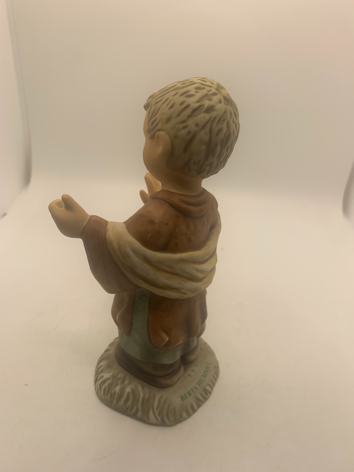 Joseph 1996 Goebel Berta Hummel Nativity Figurine BH26/B NO STAFF
