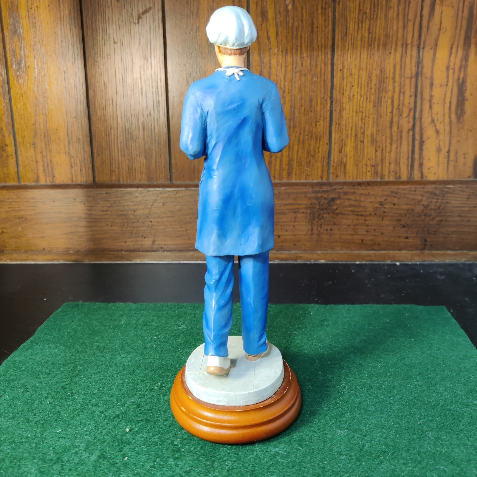 White Caps of Caring One Fine Surgical Nurse Figurine Vanmark 2000 Resin/Wood