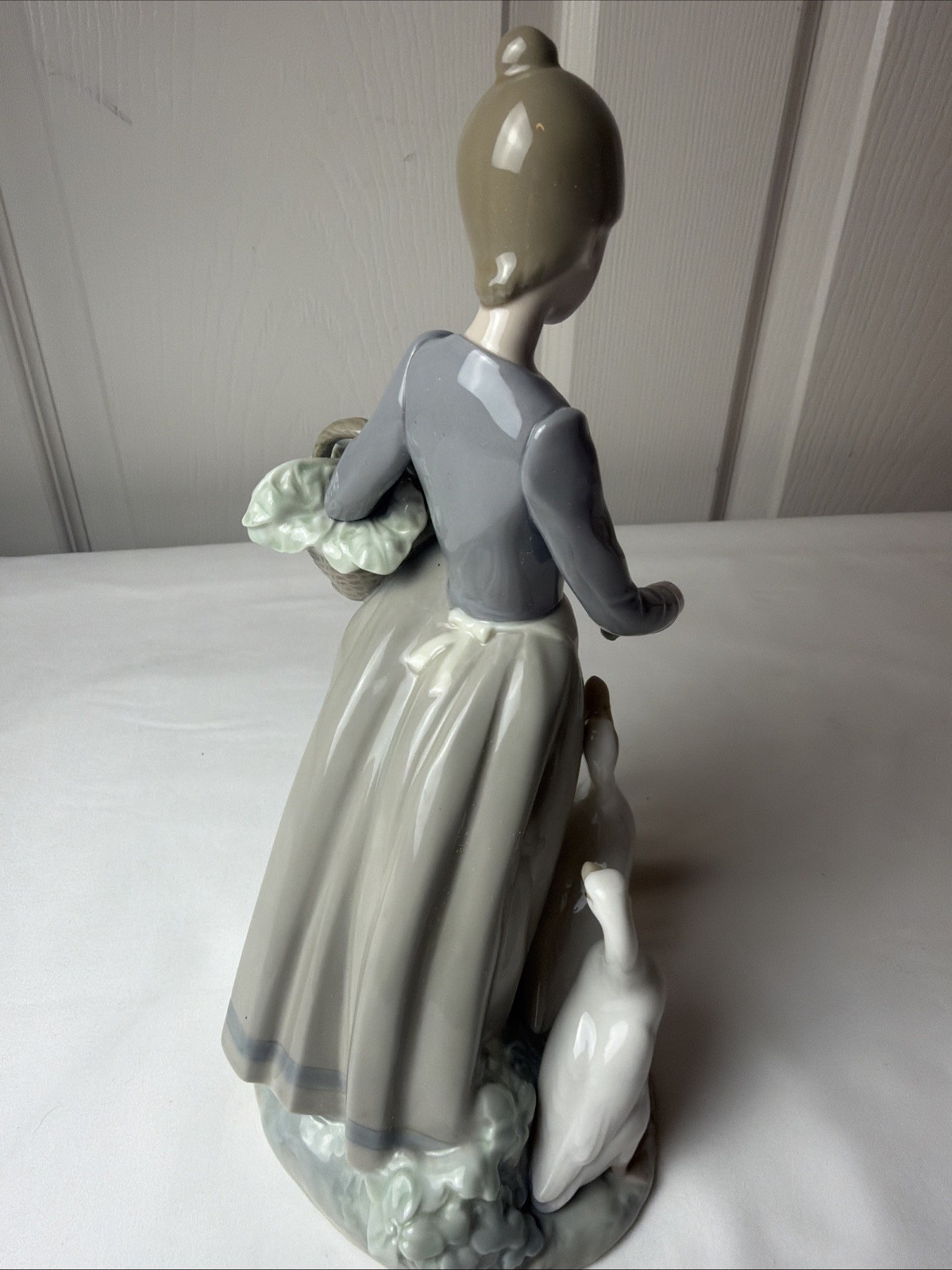Rare Genuine LLADRO Porcelain Girl Feeding Geese Spain 10 in. With Box
