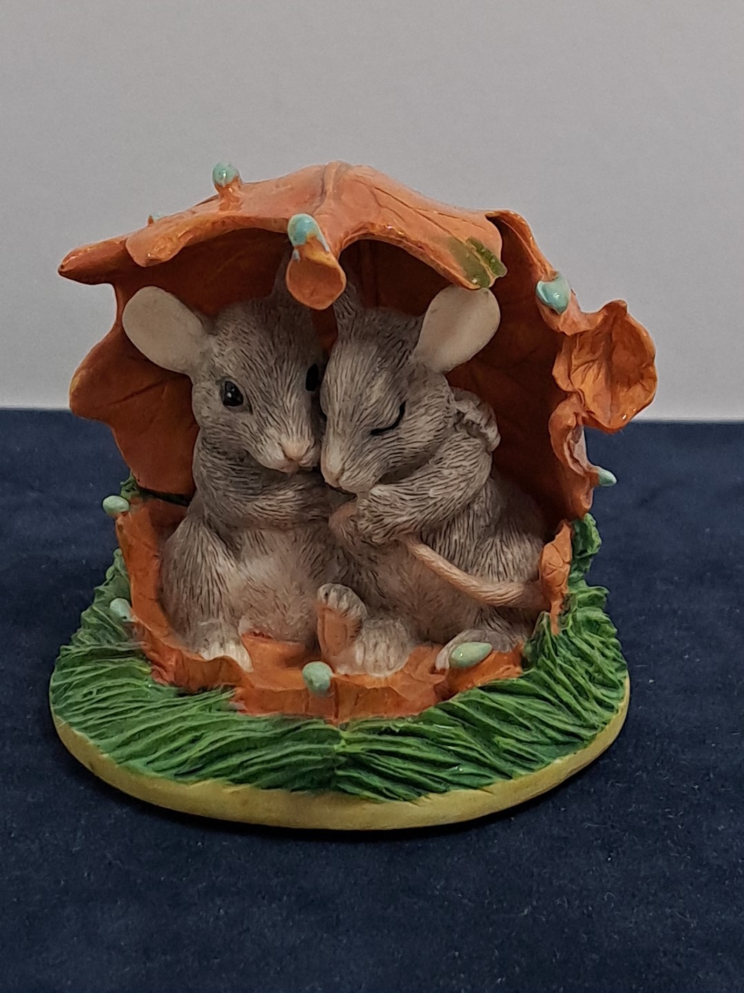 Charming Tails Weather The Storm Together Figurine Mouse Fall Leaf Resin 2.5″ T