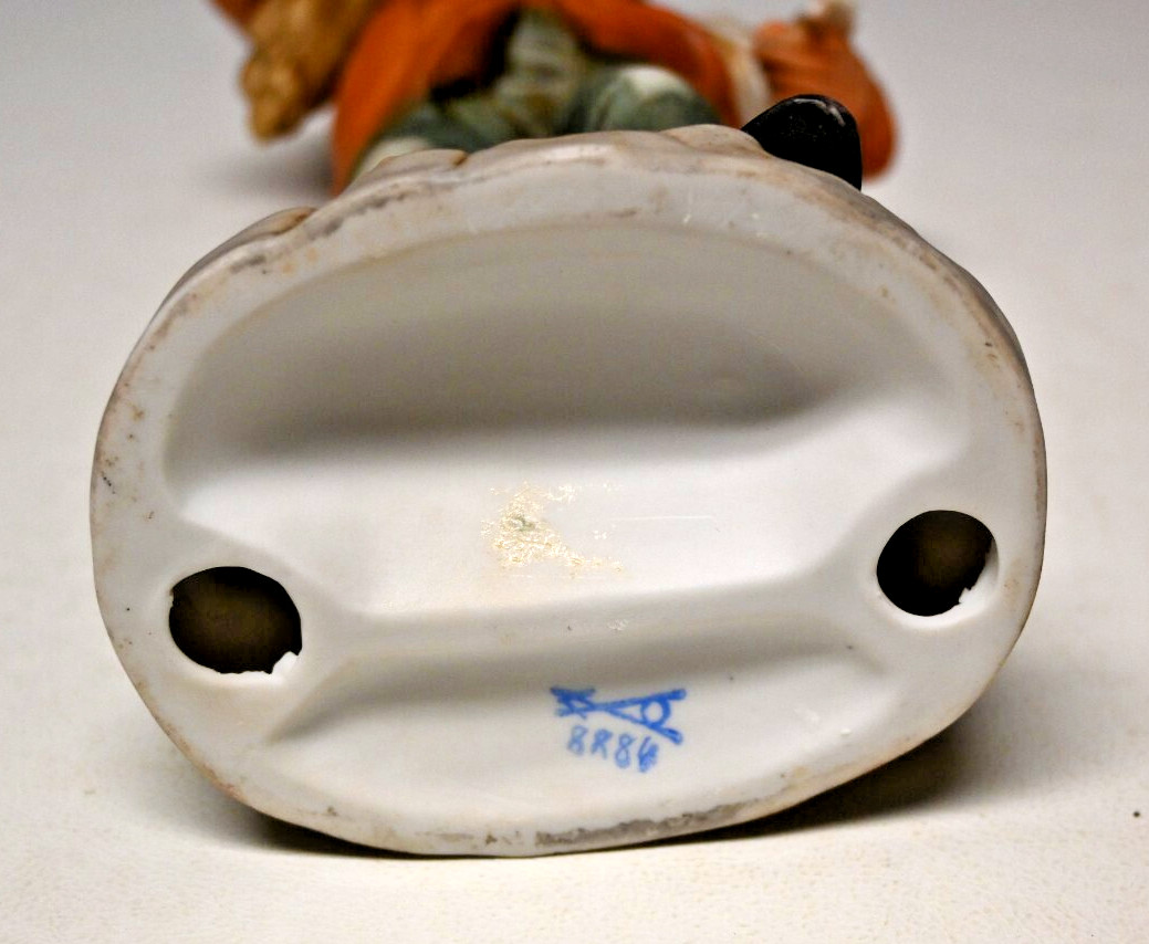 Vintage Homco 10″ Porcelain Figurine #8884 Old Man Carrying a Bundle of Wood