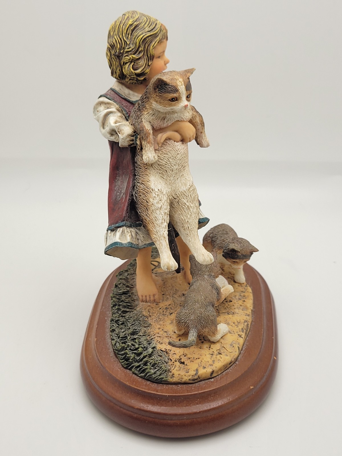Timeless Treasure Childhood Friends Vanmark Girl with Kittens Figurine 1998
