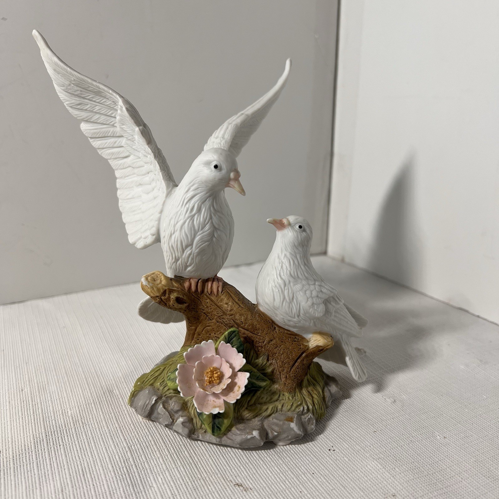 Beautiful Vintage Double Doves Porcelain Collectible Figurine.
