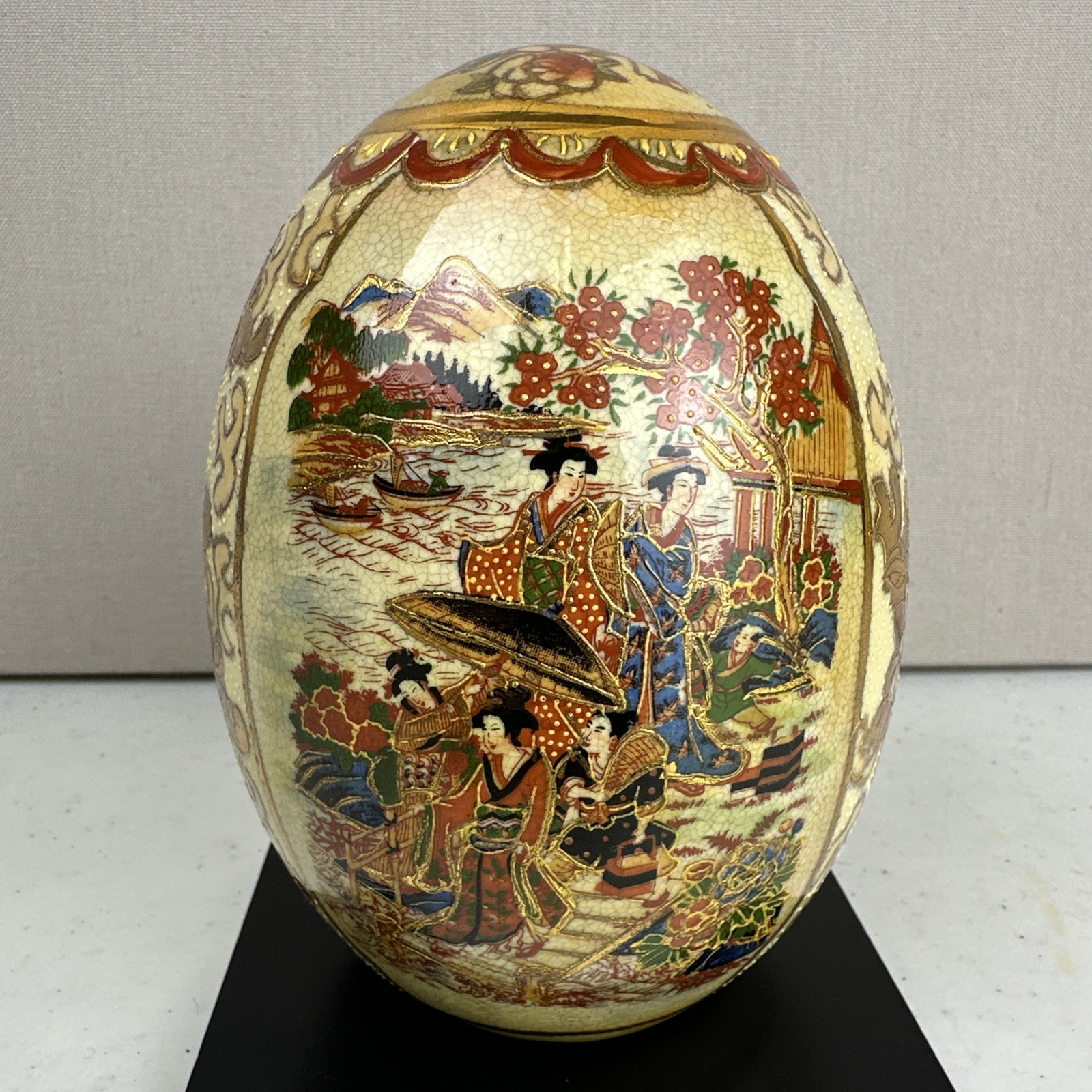 Royal Satsuma Hand Painted Egg Japanese Geisha Oriental w/Gold 6.25 In Height