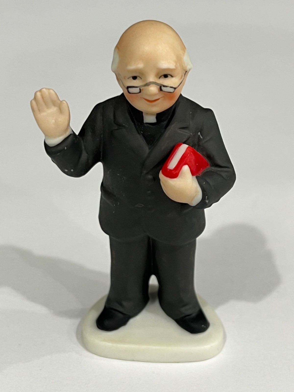 5 PERFECT LEFTON COLONIAL VILLAGE FIGURES REVEREND NUN PRIEST POSTMAN DOG HOUSE