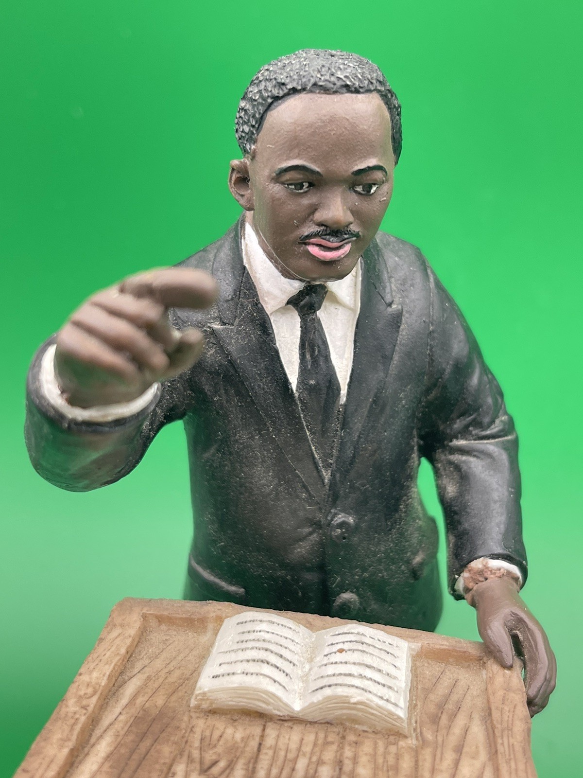 BEAUTIFUL African American Reverend At Church Preaching Figurine – 7in Tall