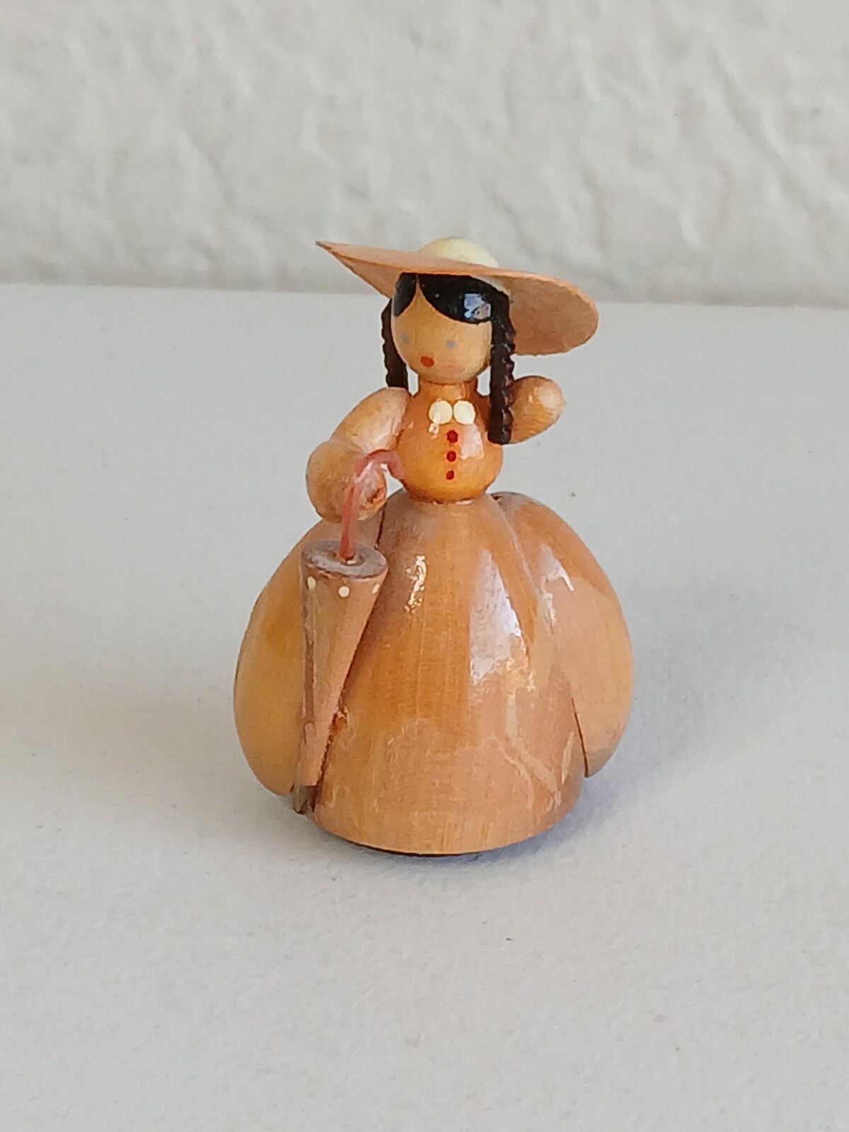 Vtg ERZGEBIRGE Miniature Wooden Figurine Woman in Hat & Umbrella 1.75″ SEE NOTE