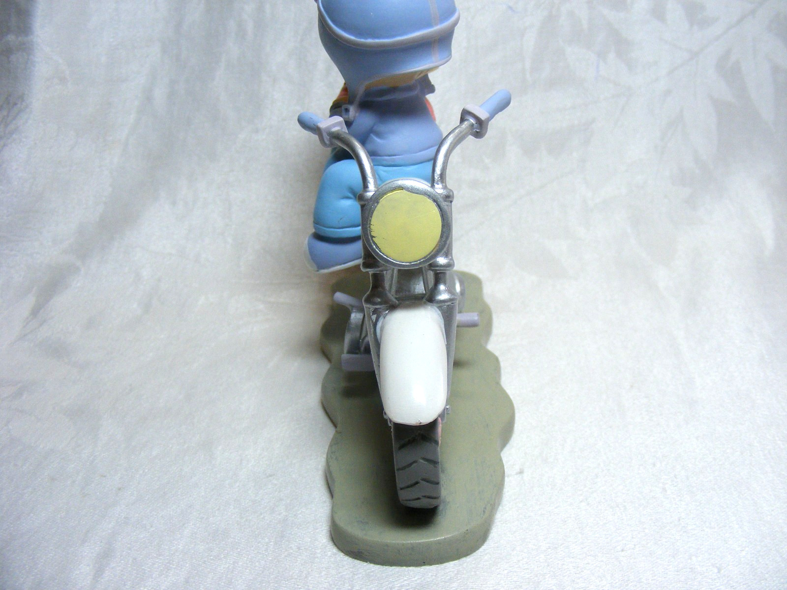 2005 Precious Moments Figurine No. 1974 Holding On Tight To Your Love N-2