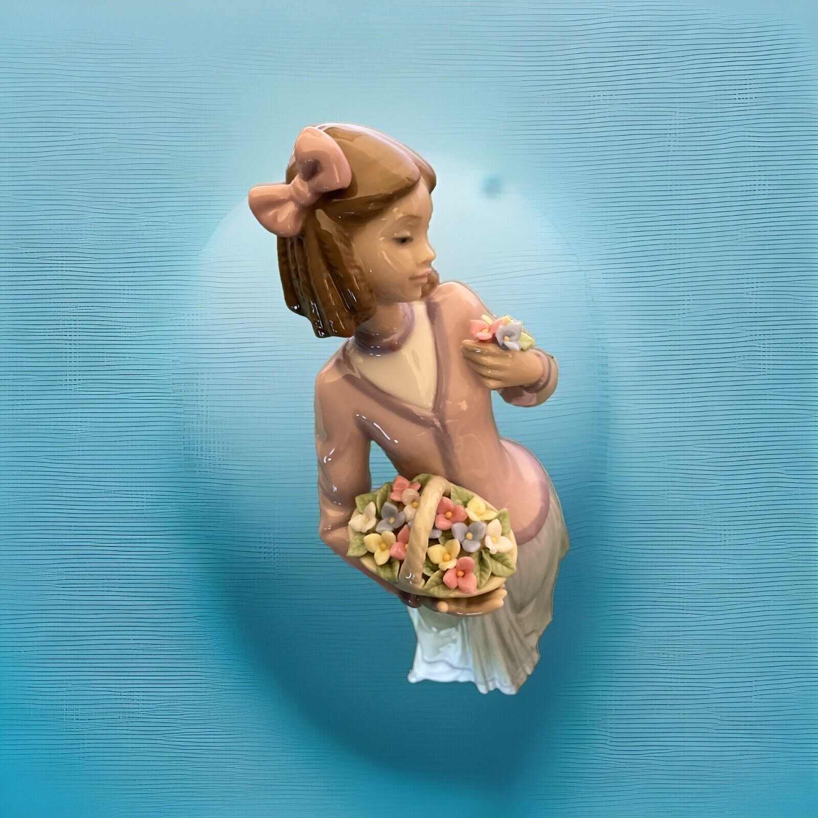 LLADRO INNOCENCE IN BLOOM #7644 GIRL WITH FLOWERS 1996 COLLECTORS SOCIETY