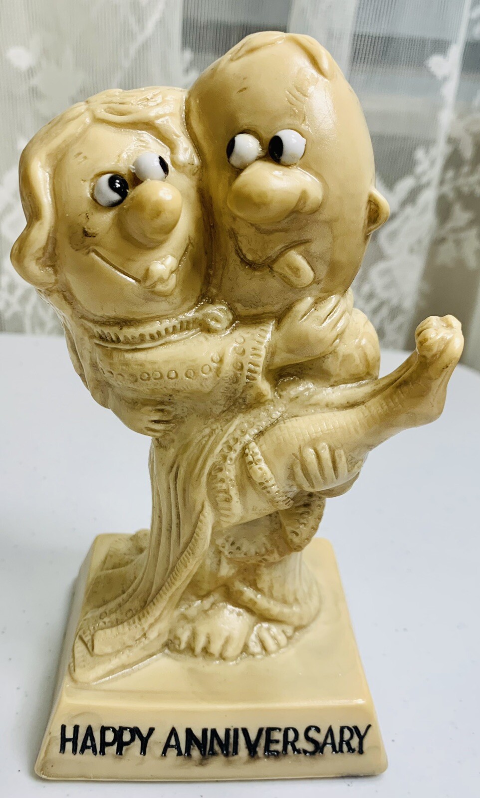 W & R Berries Co’s 1970 Happy Anniversary Statue