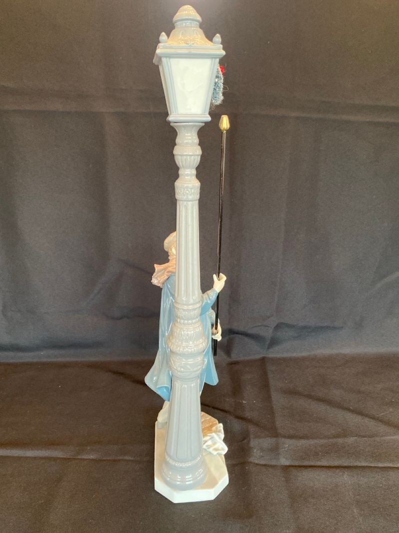 Lladro *SIGNED* Porcelain Figurine, “Lamplighter”, item #5205 (retired 1984)