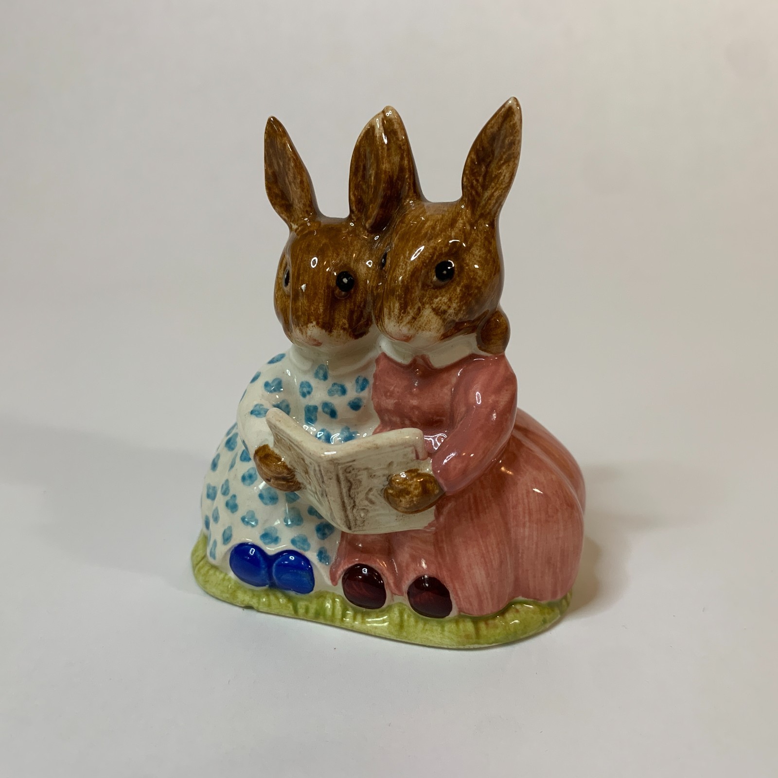BEATRIX POTTER Royal Albert England BUNNYKINS STORYTIME” Porcelain Figurine 1974