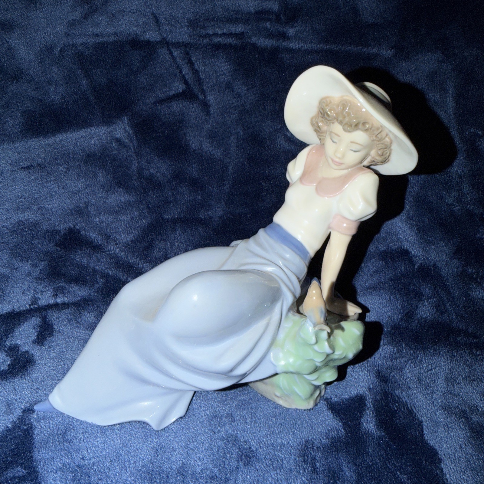NAO by Lladro Girl Listening to the Bird’s Songs #1042 Figurine Vtg 1987 Retired