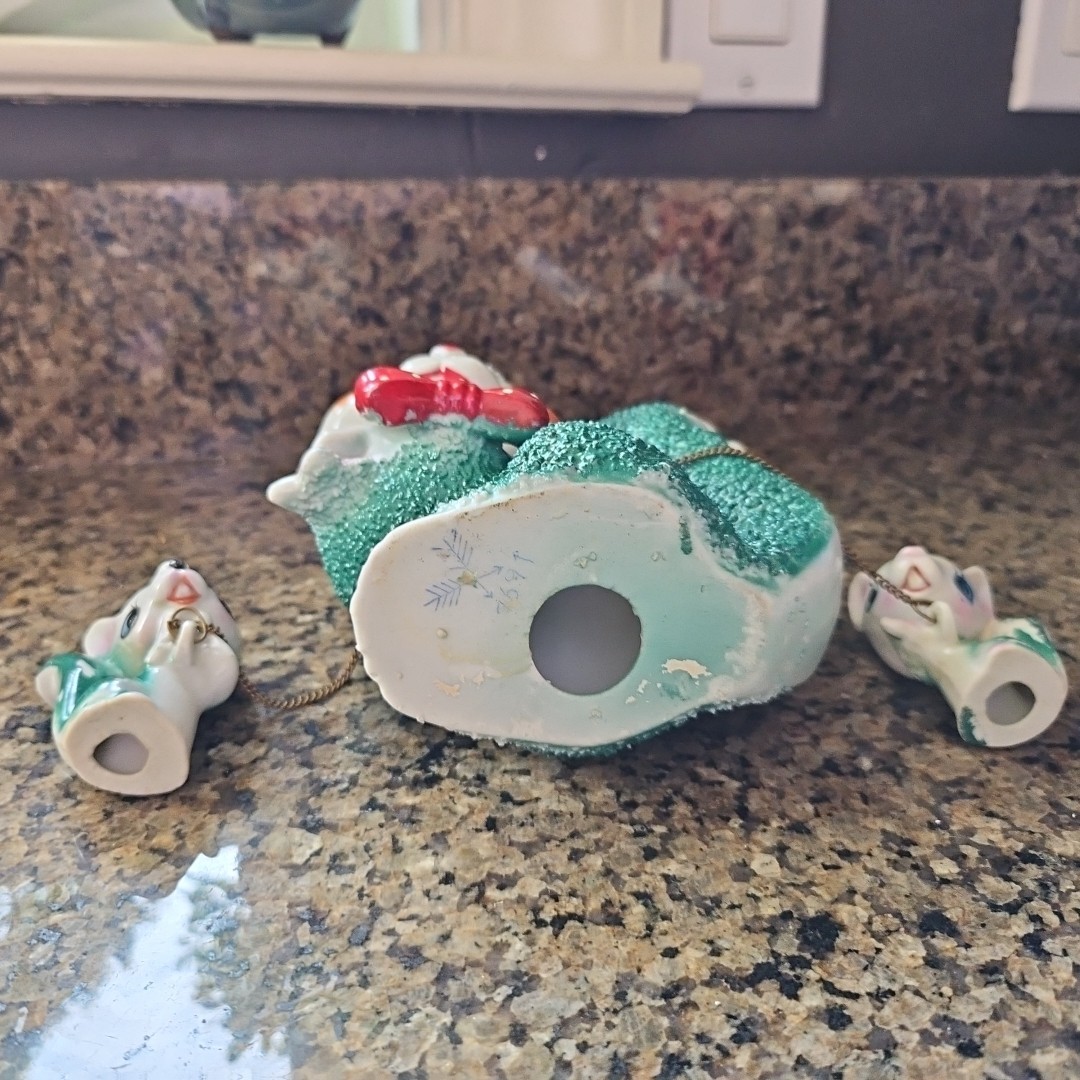 Vtg LARGE Arnart Green SQUIRREL Mama & Babies Chained Sugar Texture Glaze 5 3/4″