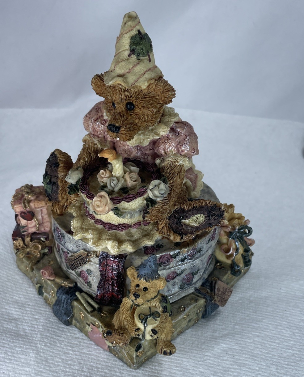 Boyds Bearstone Bailey’s Birthday Music Box #2763SF Plays Happy Birthday