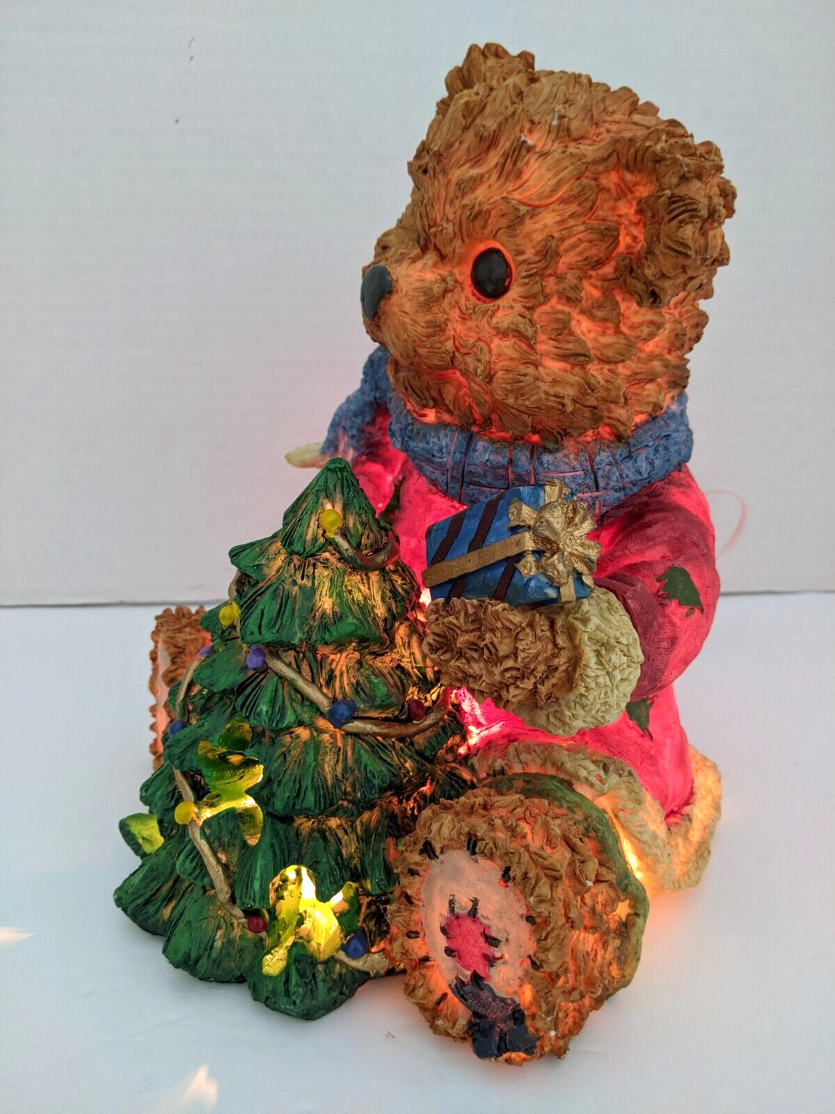 Resin Light Up Night Lite 9″ Santa Bear with Christmas Tree and Gift