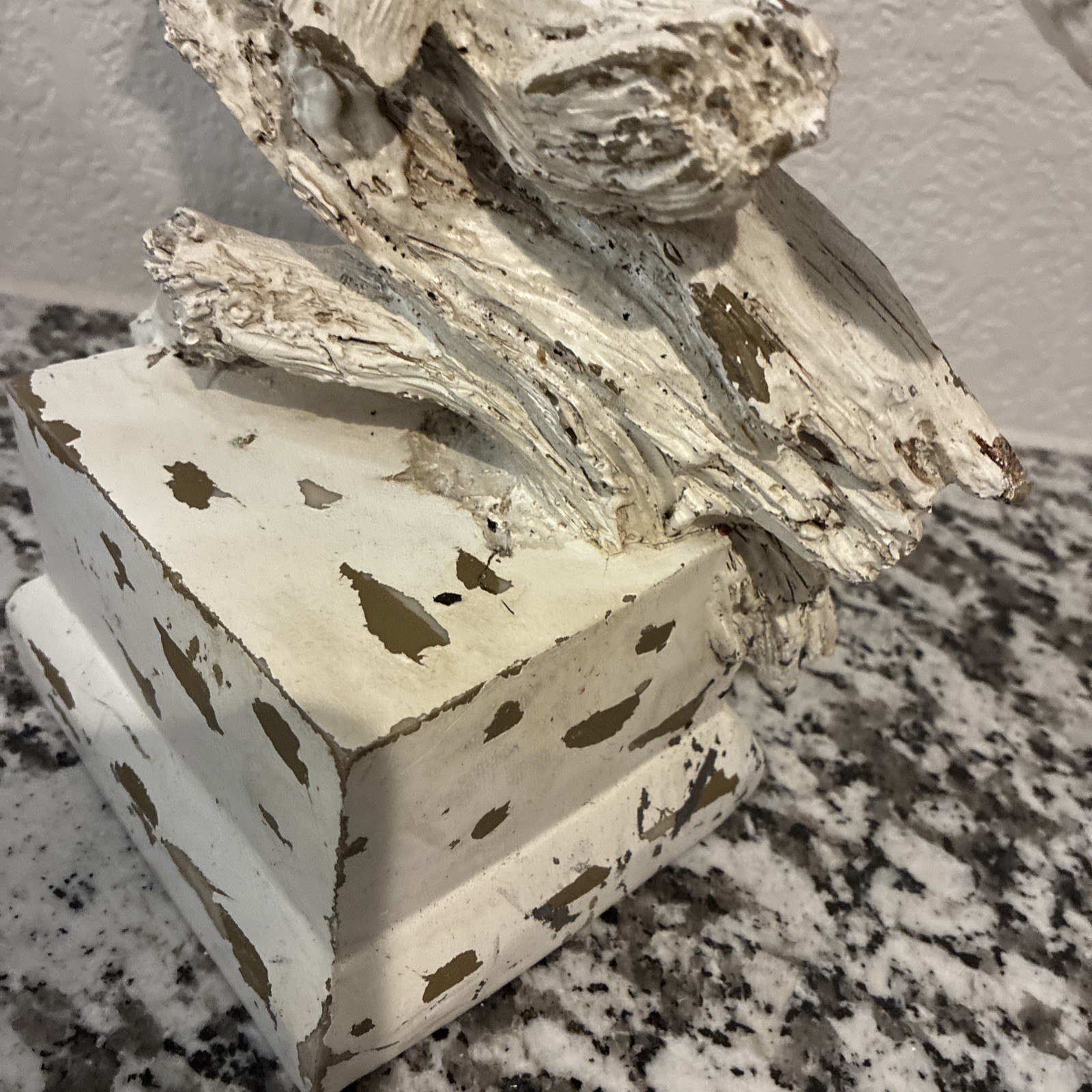 Preowned Decorative White/Gold Horse Head Statue Distressed Resin Western Motif