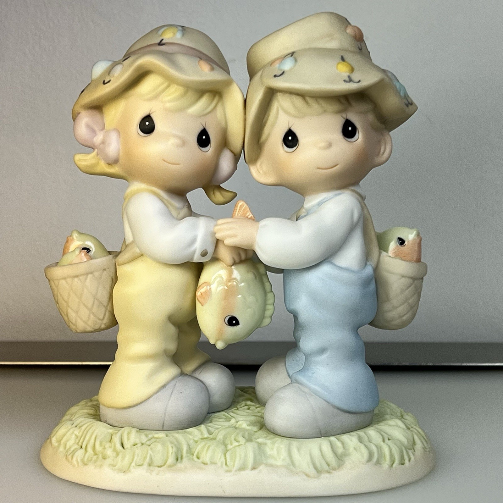 Precious Moments “O-Fish-Aly Friends for a Lifetime” porcelain figurine Mint Box