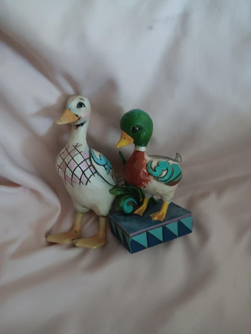 Jim Shore .. 2 pcs DUCKS 3.5″ & 4″ preowned vgc
