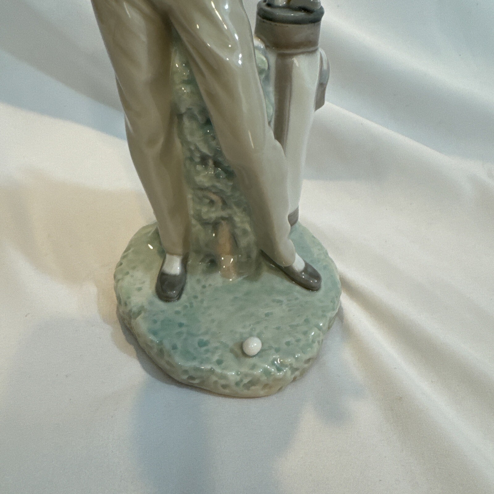FINE LLADRO PORCELAIN FIGURE OF THE “GOLFER” 11 Inches Tall