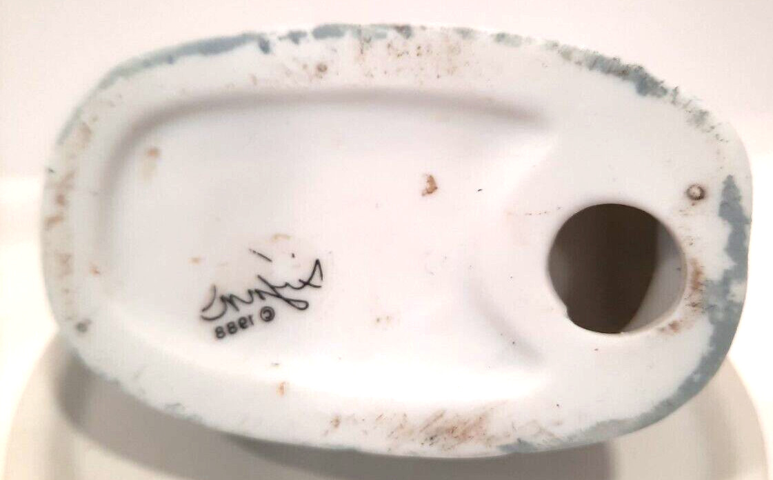 Bisque Porcelain Pigs On Couch Signed Lynn 1988 Taiwan backwards mark
