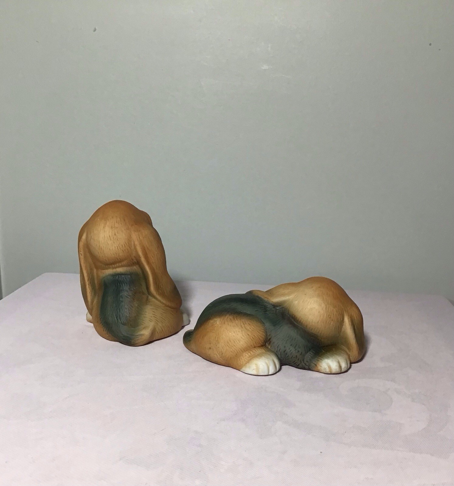 Vintage Homco Bassett Hound Puppy Dog Puppies Figurines #1407 Set of Two