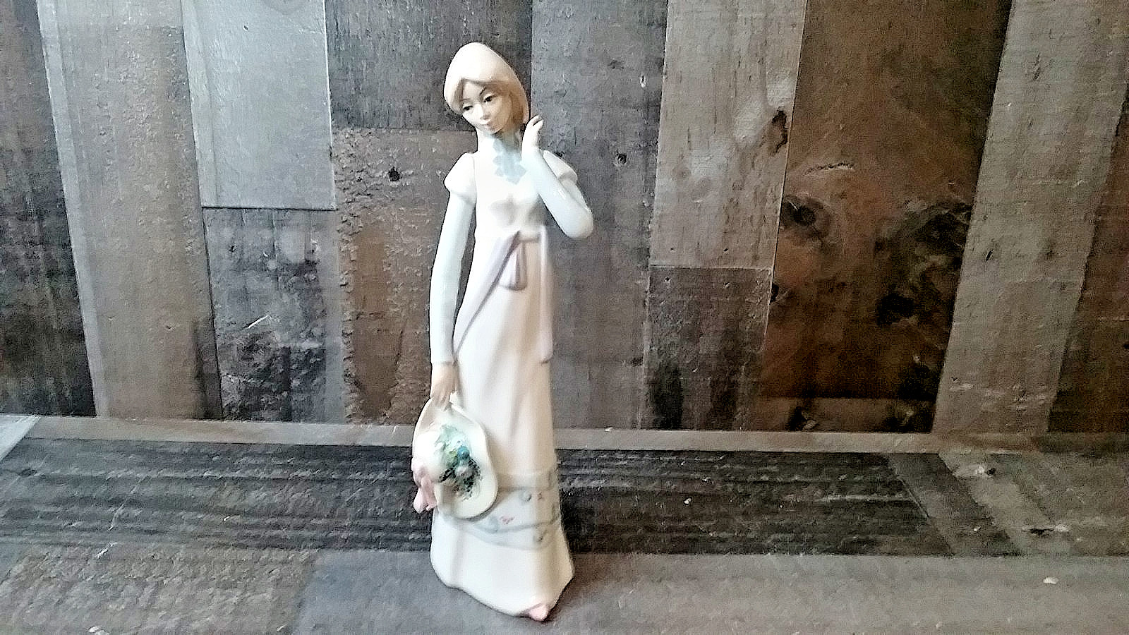Casades – Porcelain Figurine Lady With Floral Hat – 12.5” Tall – Made In Spain
