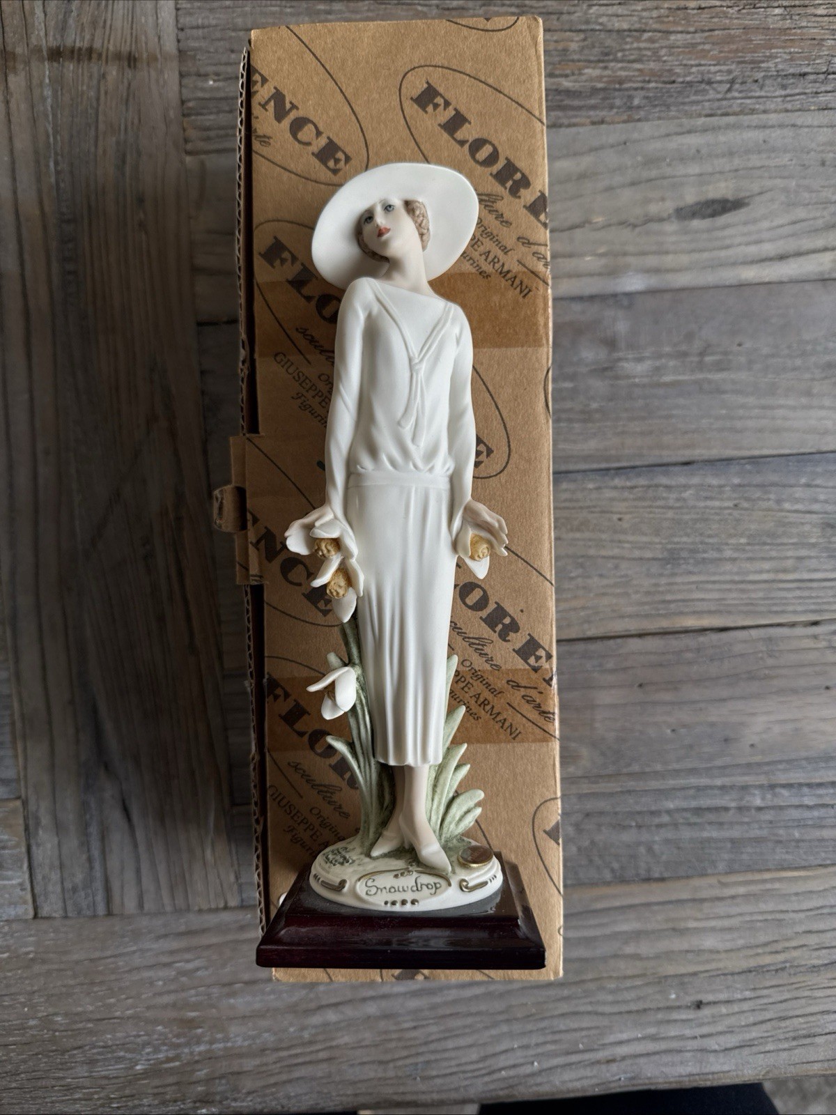GIUSEPPE ARMANI SNOWDROP SCULPTURE 1736F Florence 2002 Porcelain Figurine RARE