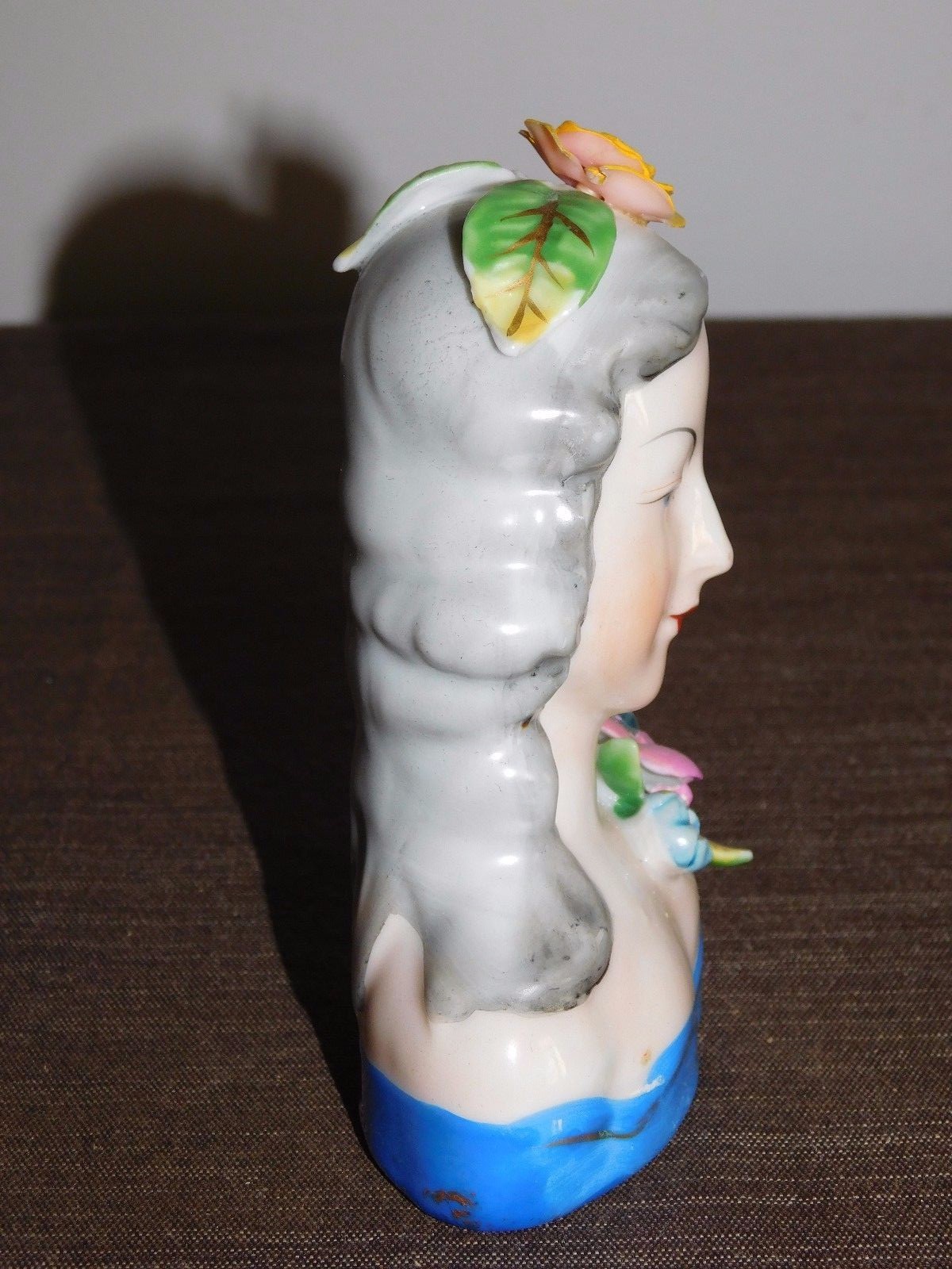 VINTAGE 5″ HIGH MADE IN OCCUPIED JAPAN WOMAN FLOWERS PORCELAIN FIGURE