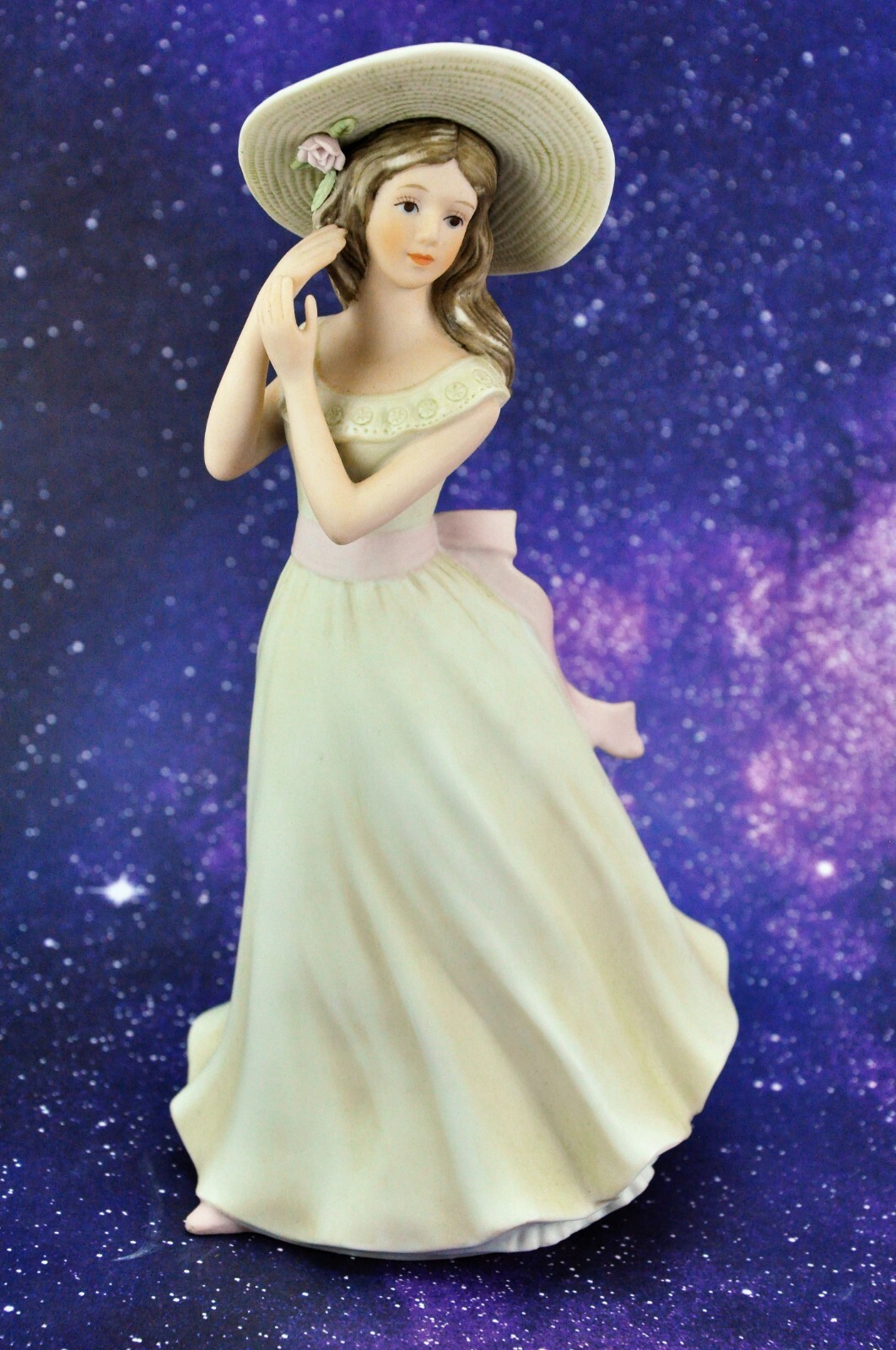 Home Interiors “Masterpiece Collection” Melanie 1996 Porcelain Fig(BI#MK/190619)