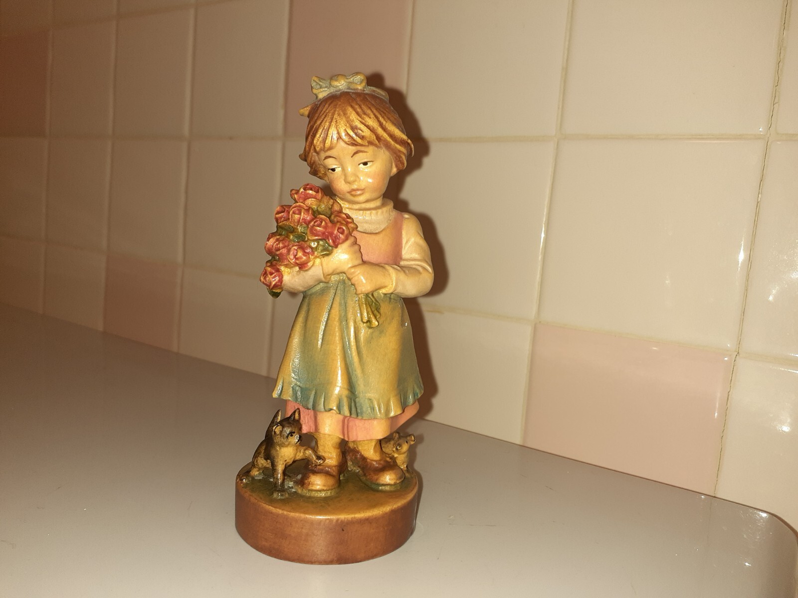 RARE Anri Vintage Light Wood Girl Holding Flowers with Cat & Mouse 5.7″ tall
