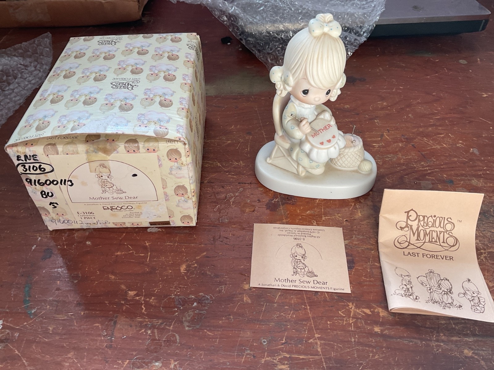 Precious Moments MOTHER SEW DEAR Figurine E3106 Vintage 1979 with Box (PM-57)