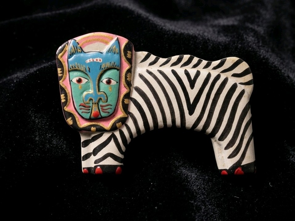 Anatolian Cat Totem Brooch – Hand Painted Wooden Nazar Guardian Wearable Curio