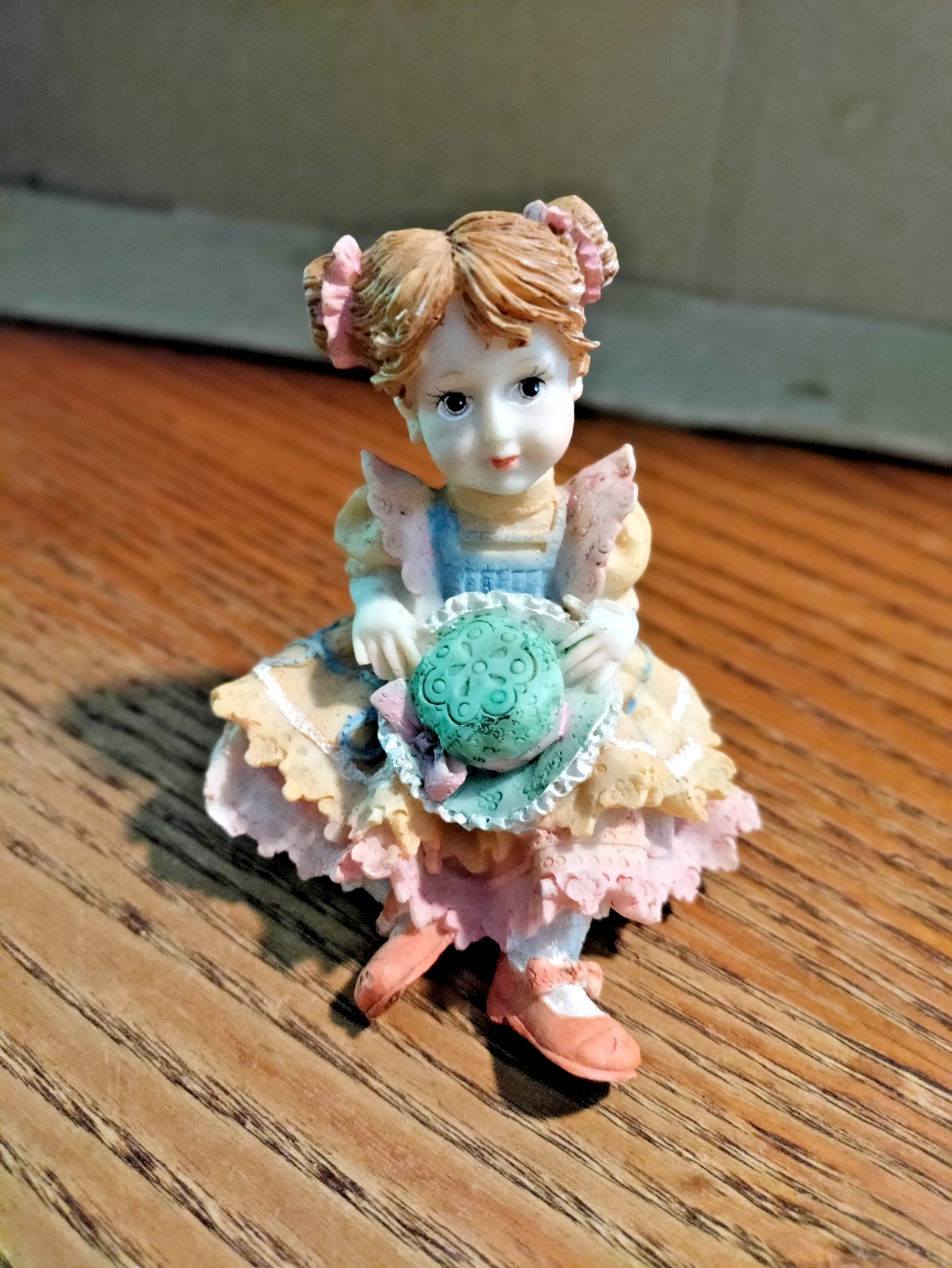 VINTAGE BISQUE PORCESAIN MAIDEN FIGURINE WITH FLOWERS 3-1/2″