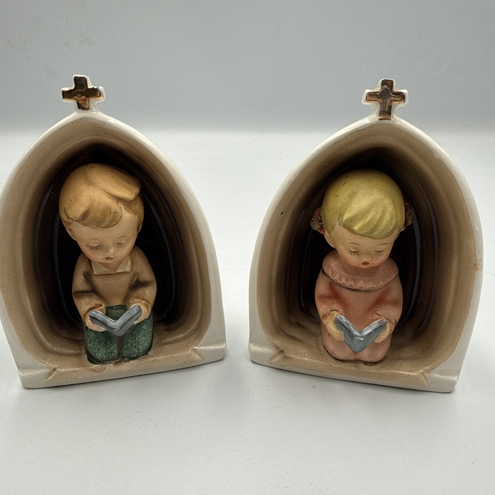 VTG Praying Boy & Girl Chapel Figurine Wall Hanging Ceramic By Art Japan EUC