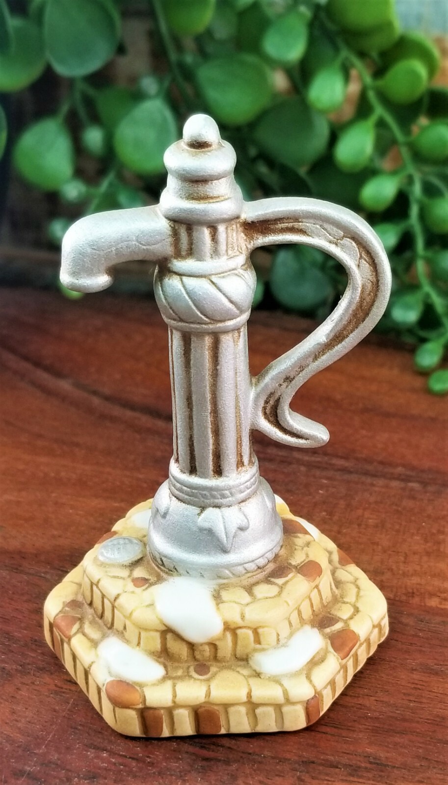 Geo Z Lefton Colonial Village Figurine Iron Hand Water Pump Accessory 07923 NOS