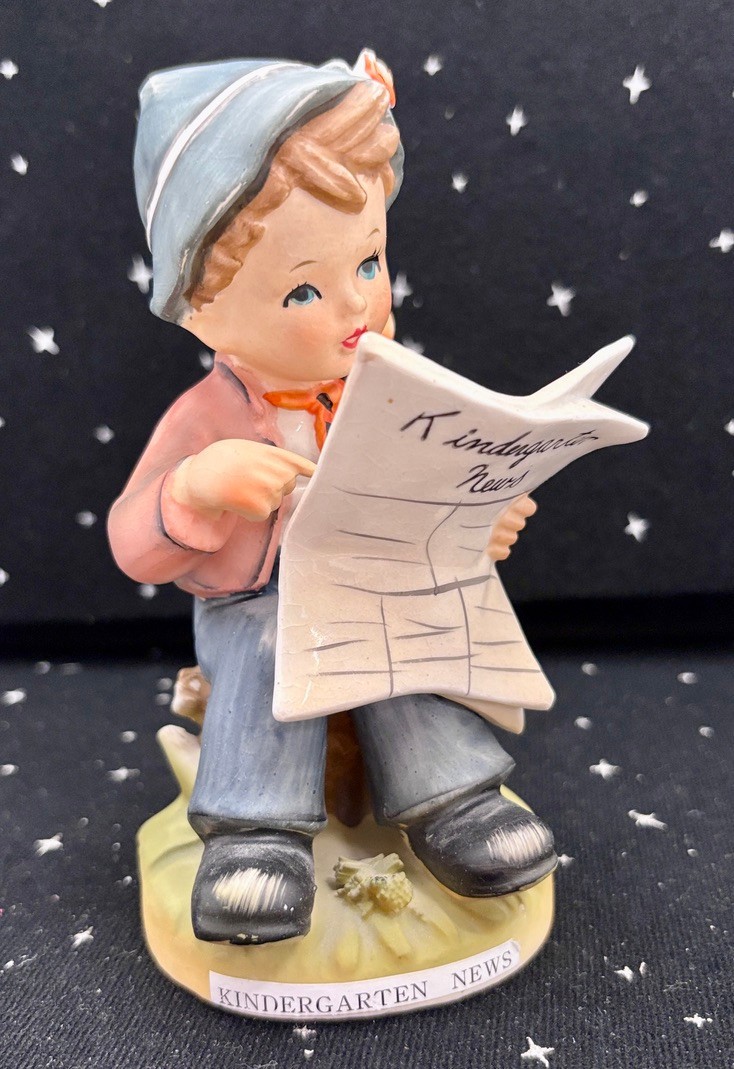 Vintage Erich Stauffer “Kindergarten News” Figurine #8588 6″ 1950’s