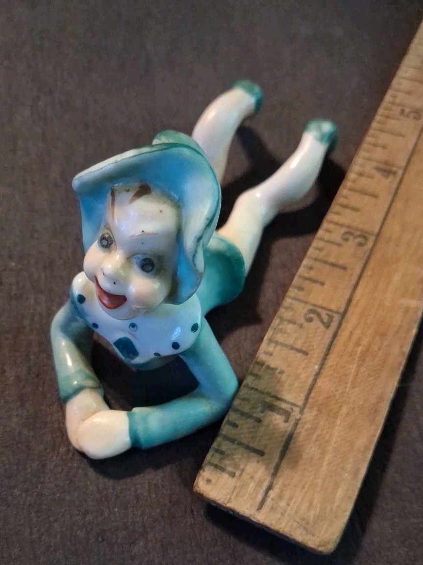 Vintage OCCUPIED JAPAN Laughing Elf/Pixie Lying Hand Painted Blue/Green 4.5″
