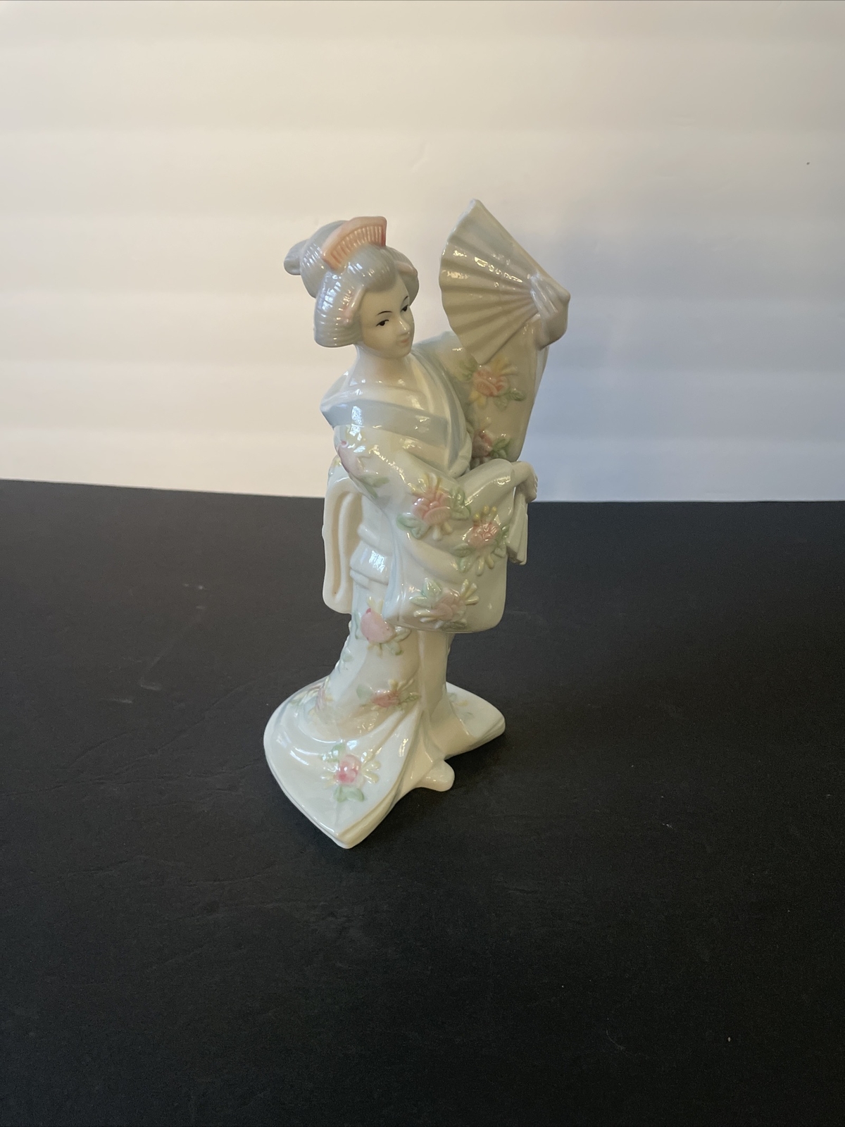 VIntage Porcelain Geisha Girl in Kimono with Fan Figurine Made In Taiwan