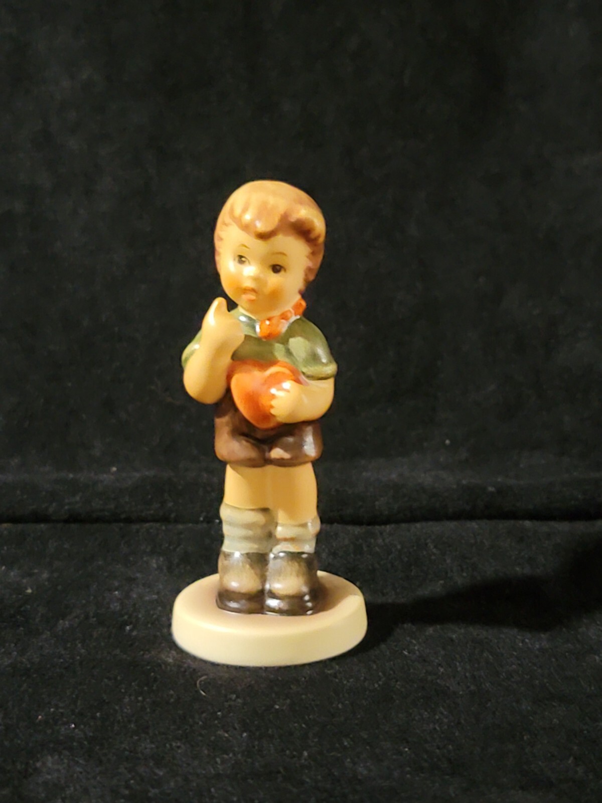 Hummel #2050/B “Be Mine” *mint* Hand-signed by Master Artist