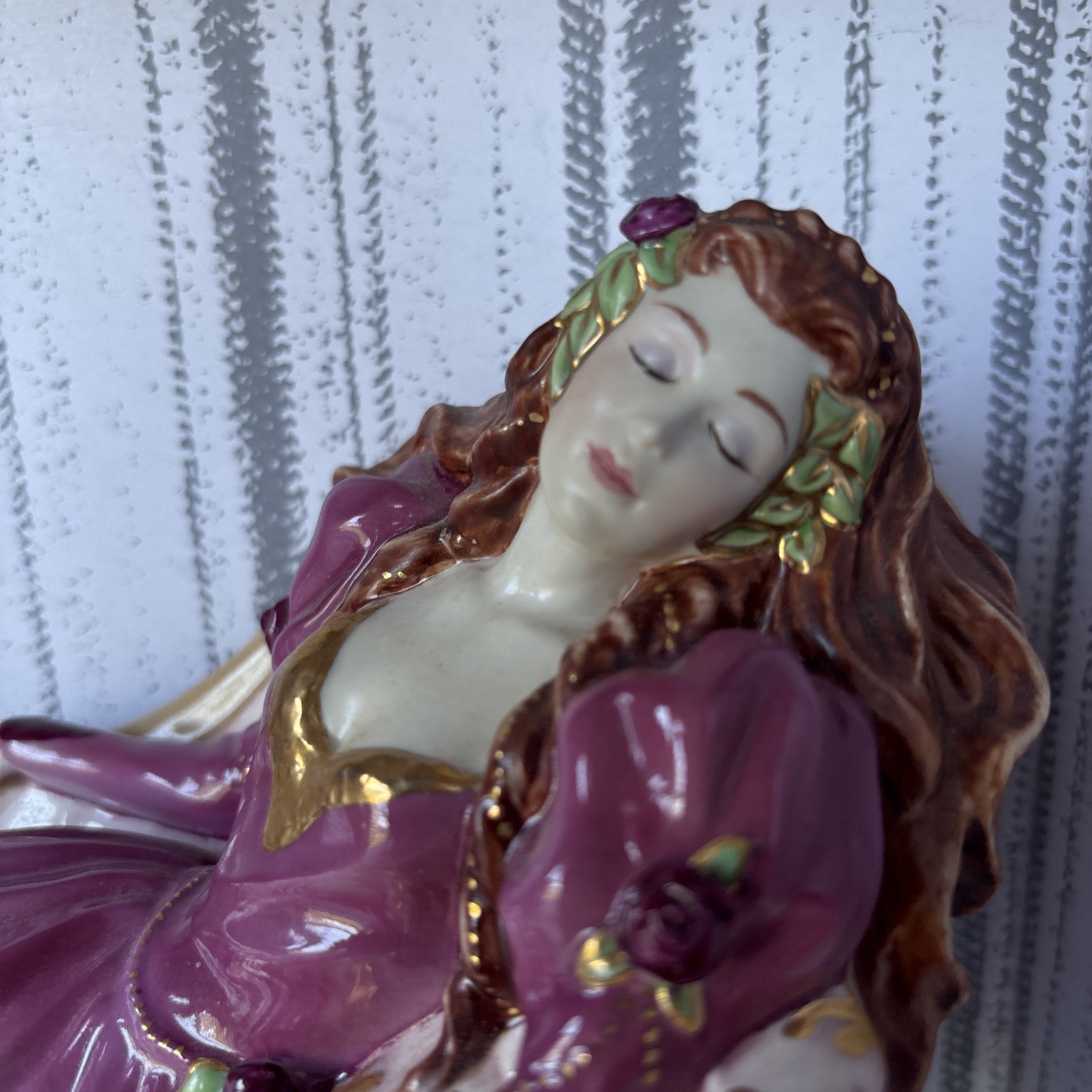 Franklin Mint Sleeping Beauty 10″ Fine Porcelain Figurine by Gerda Neubacher
