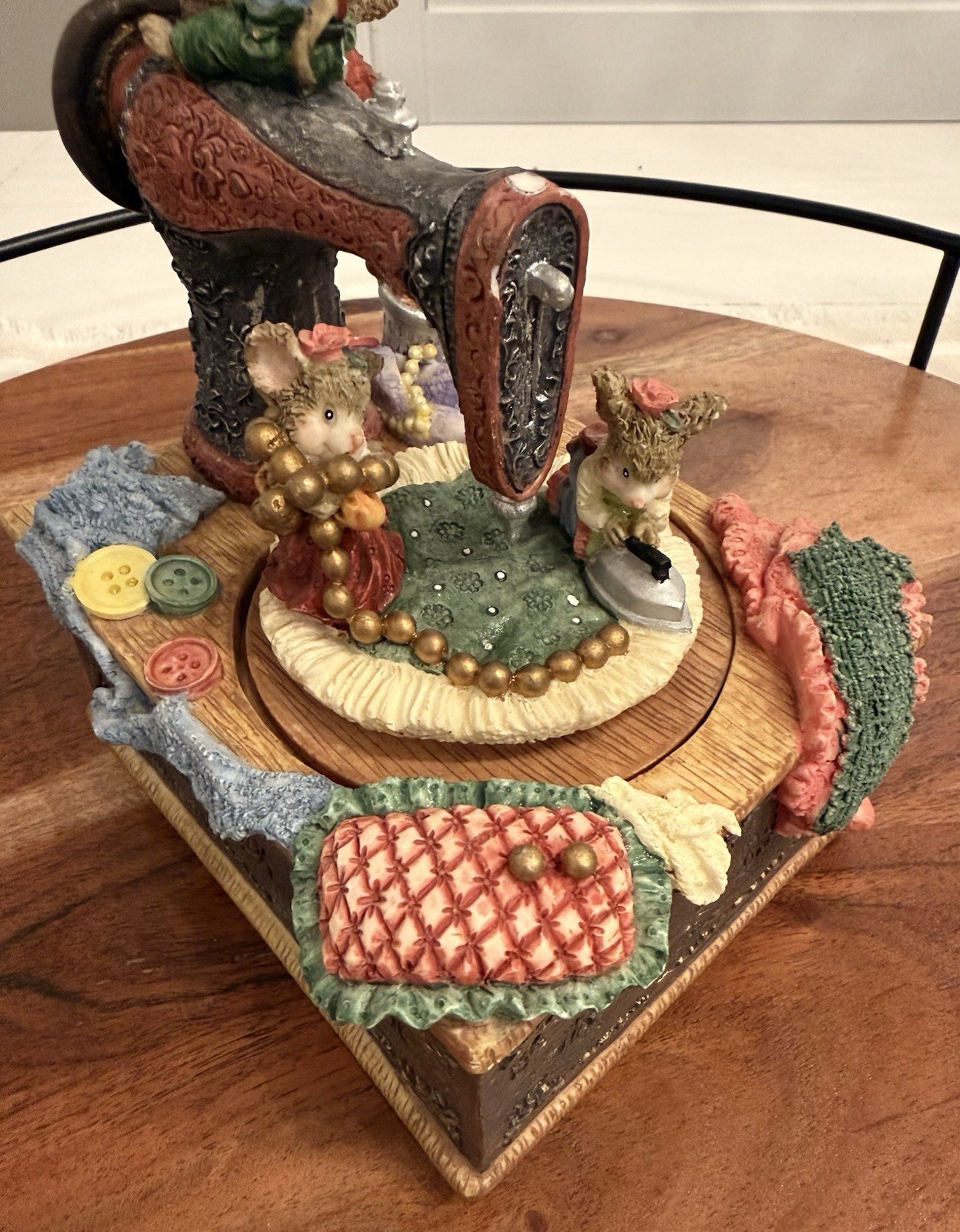 San Francisco Music Box Company Animated Sewing Machine Music Box Collectible