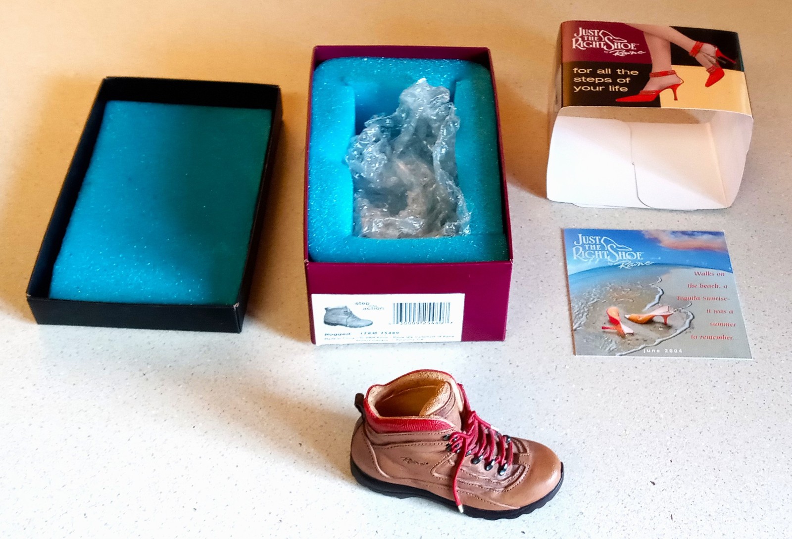 2004 Just the Right Shoe “Rugged” Lorraine Vail Raine 25480 – NIB